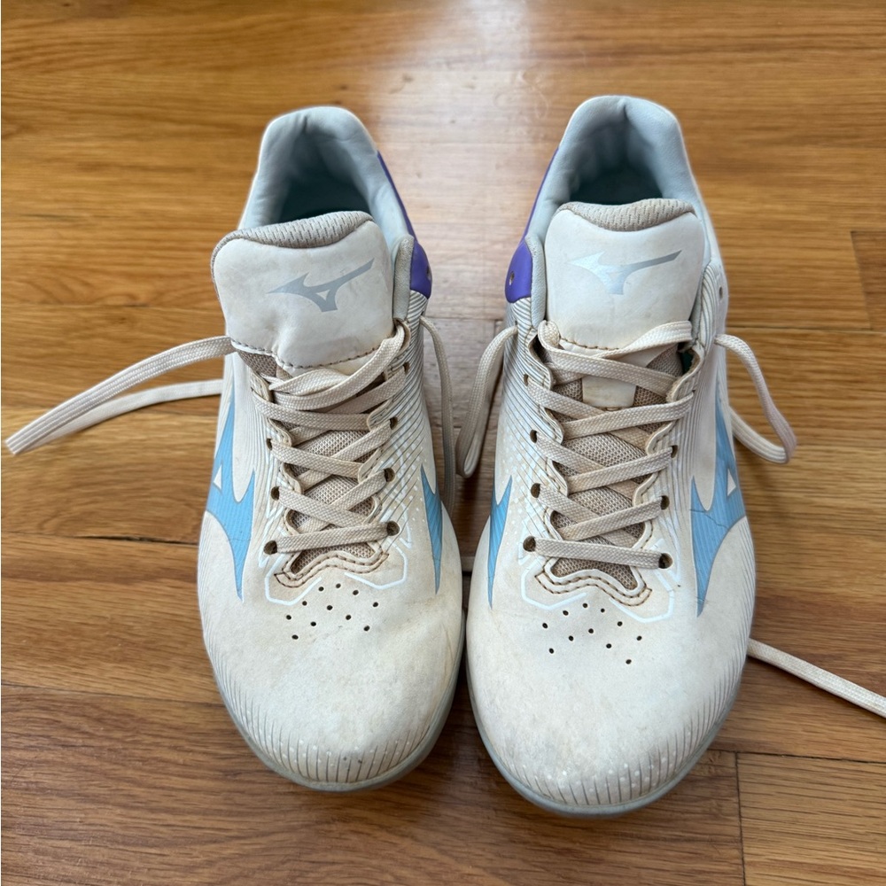 Mizuno Wave Finch Lightrevo Youth White and Blue Softball Cleats size 4.5 Y